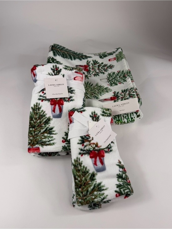 Laura Ashley Other - 5 PC Laura Ashley Christmas Tree and Red Bow Towel Set